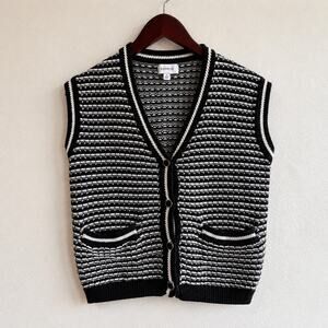 Evereve Black & White Striped Knit Sweater Vest – Size Small Enamel Buttons Prep
